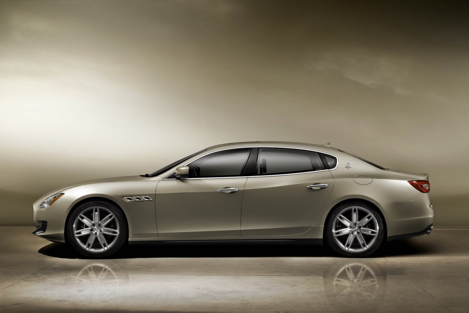 Maserati Quattroporte Фото: Maserati