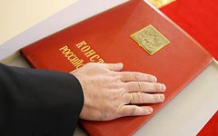 Демократия – это не только выборность высшей власти, но и ее сменяемость Демократия – это не только выборность высшей власти, но и ее сменяемость