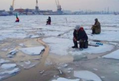 Дрейфующие рыбаки, фото с сайта chaspik.spb.ru Дрейфующие рыбаки, фото с сайта chaspik.spb.ru