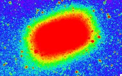 Карликовая галактика прямоугольной формы (фото universetoday.com)