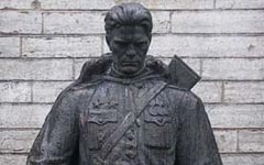 Памятник «Бронзовый солдат» Памятник «Бронзовый солдат»