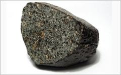 Хондритовый метеорит (фото wikimedia.org) Хондритовый метеорит (фото wikimedia.org)