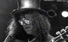Slash. Фото с офстраницы Слэша в Facebook