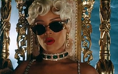 Кадр из клипа «Pour It Up». Скриншот с YouTube Кадр из клипа «Pour It Up». Скриншот с YouTube