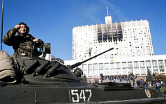 Дом Советов РФ 4 октября 1993 года © РИА Новости, Владимир Вяткин Дом Советов РФ 4 октября 1993 года © РИА Новости, Владимир Вяткин