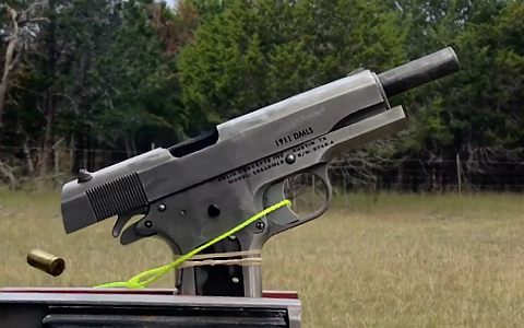 Colt M1911. Стоп-кадр с видео в YouTube