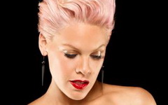 Pink. Фото с сайта pinkspage.com Pink. Фото с сайта pinkspage.com