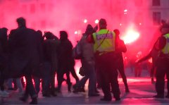 Беспорядки в Швеции. Стоп-кадр видео YouTube Беспорядки в Швеции. Стоп-кадр видео YouTube