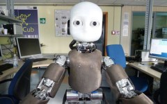 Робот, оснащенный датчиками ROBOSKIN. Фото с сайта roboskin.eu Робот, оснащенный датчиками ROBOSKIN. Фото с сайта roboskin.eu
