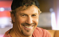 Кевин Костнер. Фото с сайта kevincostner.com Кевин Костнер. Фото с сайта kevincostner.com