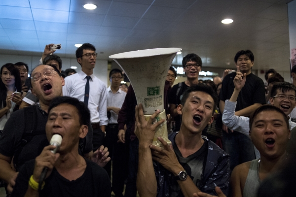 Сторонники протестного движения Occupy Central на митинге в районе Admiralty в Гонконге © РИА Новости, Валерий Мельников