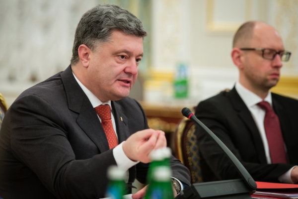 Порошенко и Яценюк на заседании СНБО © РИА Новости, Михаил Палинчак