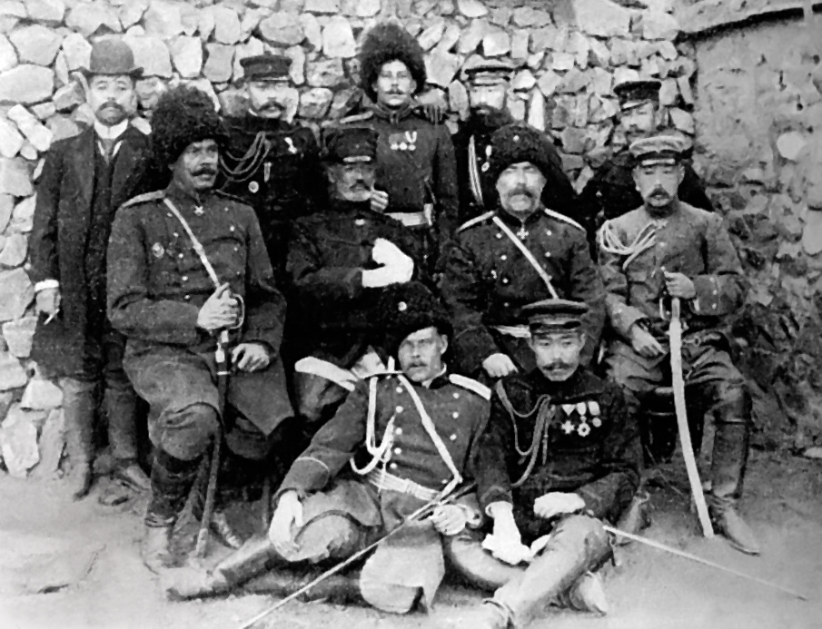 Генерал Стессель (в центре) после сдачи Порт-Артура. Фото с сайта wikimedia.org