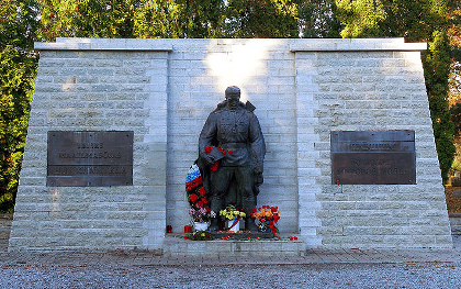 «Бронзовый солдат». Фото Hannu с сайта wikimedia.org «Бронзовый солдат». Фото Hannu с сайта wikimedia.org