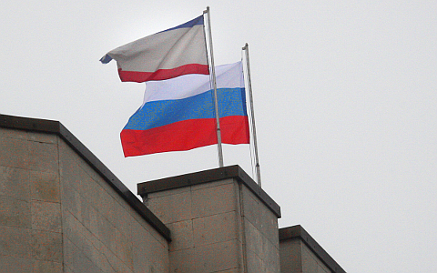 Российский флаг над зданием Совета министров в Симферополе © РИА Новости, Тарас Литвиненко Российский флаг над зданием Совета министров в Симферополе © РИА Новости, Тарас