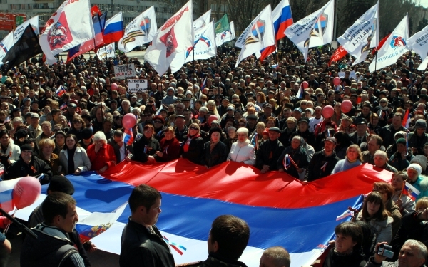 Митингующие в Донецке © РИА Новости, Ирина Горбасева Митингующие в Донецке © РИА Новости, Ирина Горбасева