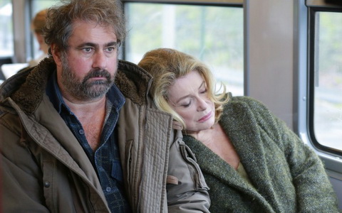 Кадр из фильма «Женщина во дворе»