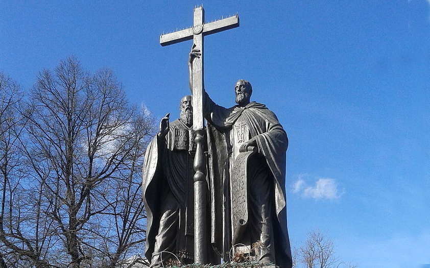 Памятник Кириллу и Мефодию в Москве. Фото C.caramba2010 с сайта wikipedia.org Памятник Кириллу и Мефодию в Москве. Фото C.caramba2010 с сайта wikipedia.org