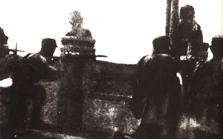 Китайские войска защищают мост Лугоу. Фото с сайта wikipedia.org Китайские войска защищают мост Лугоу. Фото с сайта wikipedia.org