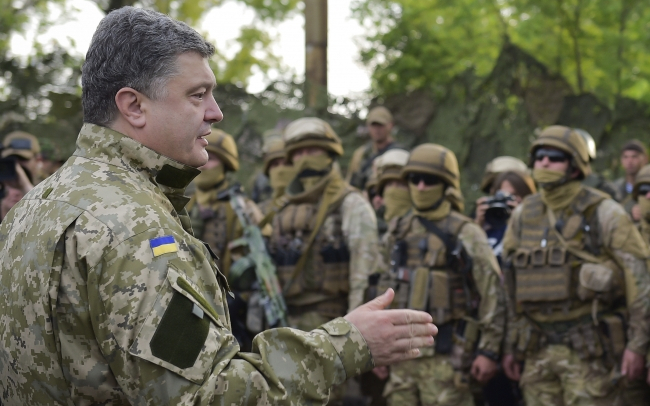 Петр Порошенко в захваченном Славянске. Фото с сайта president.gov.ua Петр Порошенко в захваченном Славянске. Фото с сайта president.gov.ua