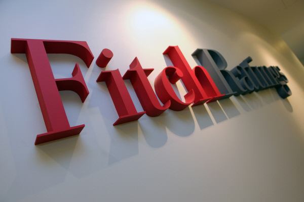 Логотип рейтингового агентства Fitch Ratings © РИА Новости, Владимир Песня