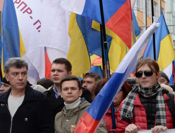 В отличие от прошлогоднего Марша мира, на новую акцию организаторы призывают выходить только с флагами РФ © РИА Новости, Владимир Вяткин