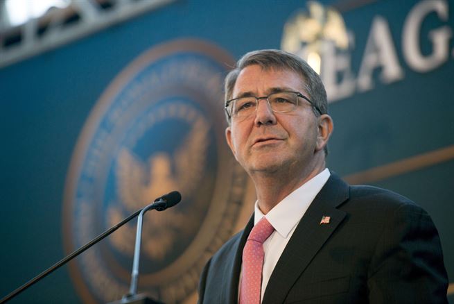 Министр обороны США Эштон Картер. Фото с сайта defense.gov