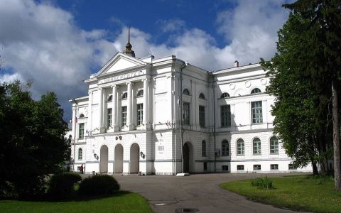 Томский государственный университет. Фото Maximaximax с сайта wikimedia.org Томский государственный университет. Фото Maximaximax с сайта wikimedia.org