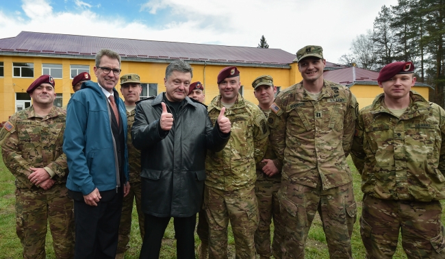 Петр Порошенко на открытии украинско-американских учений «Фиарлес Гардиан - 2015». Фото с сайта president.gov.ua