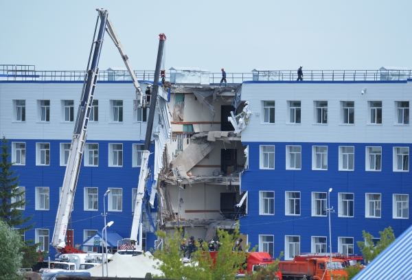 Здание казармы учебного центра Воздушно-десантных войск в поселке Светлый Омской области, где произошло обрушение перекрытия второго этажа © РИА Новости, Алексей Мальгавко