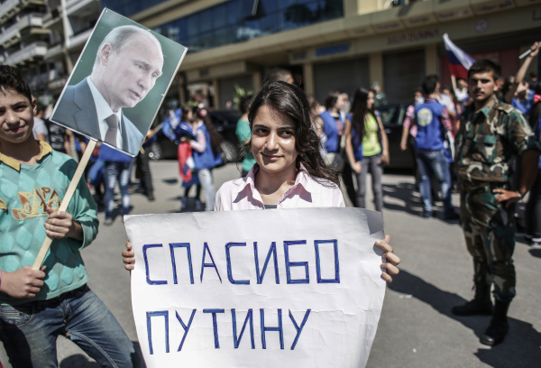 Участники митинга в поддержку президента Сирии Башара Асада и президента России Владимира Путин в Латакии © РИА Новости, Андрей Стенин