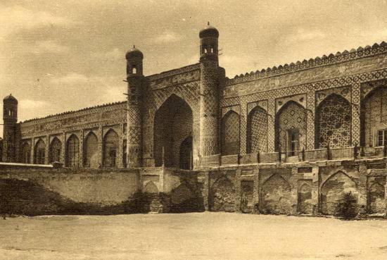 Коканд. Вход во дворец Худояр хана. Фото SzederLaci с сайта wikimedia.org