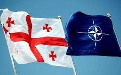 Флаги НАТО и Грузии. Фото с сайта blog-mashnin.ru