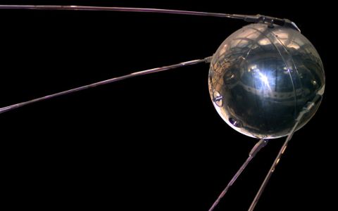 Первый искусственный спутник Земли. Фото с сайта nasa.gov Первый искусственный спутник Земли. Фото с сайта nasa.gov