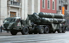 Зенитный ракетный комплекс С-400. Фото с сайта wikimedia.org