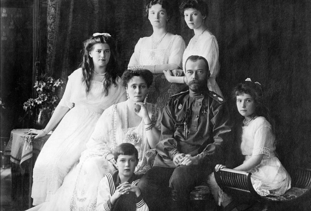 Царская семья в 1913 году. Фото с сайта ru.wikipedia.org