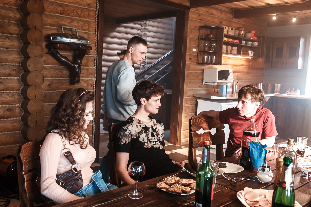 Кадр с сайта kino-teatr.ru Кинопремьера «Спайс-бойс»: к чему приводят эти ваши курительные смеси