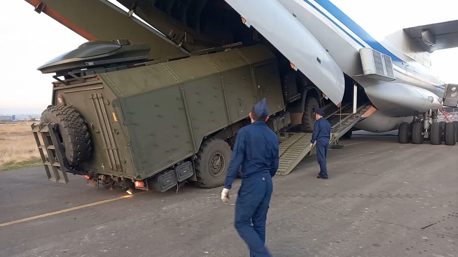 Стоп-кадры из видео Министерства обороны РФ