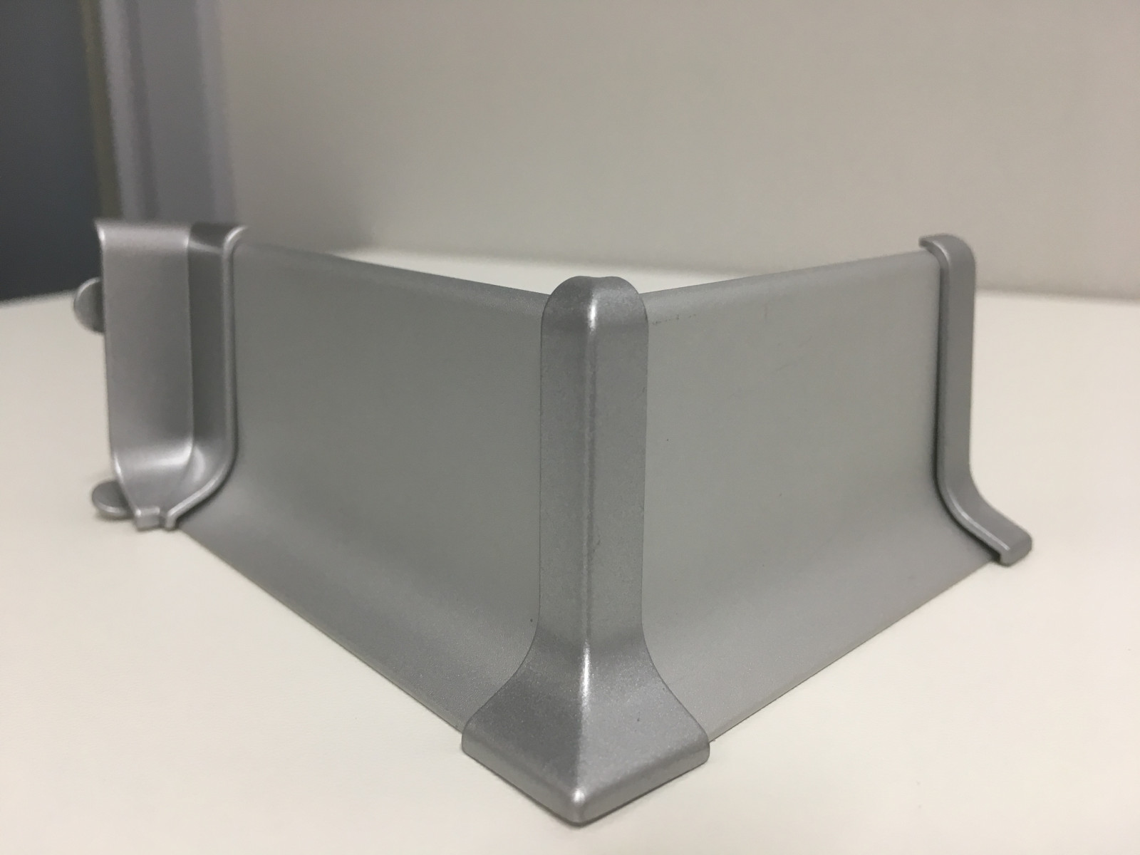 L образный плинтус для пола