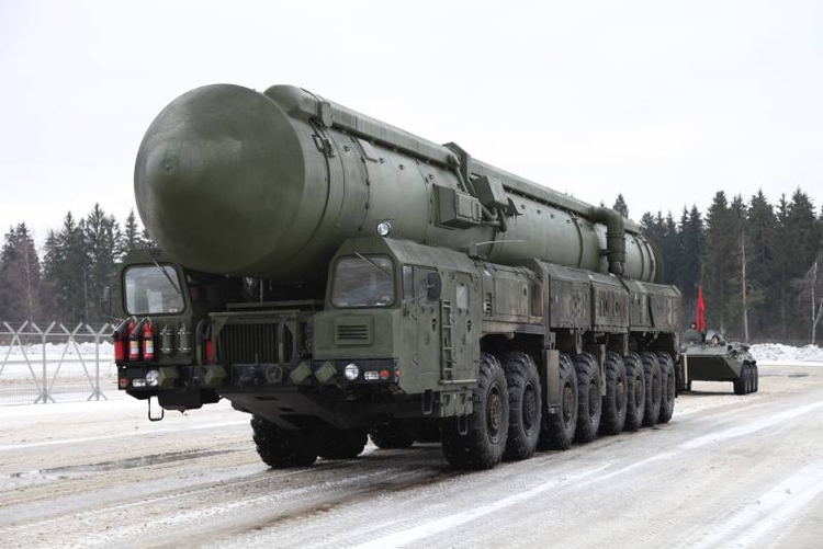 Тополь-М на шасси МЗКТ-79221. Фото Vitaly V. Kuzmin с сайта wikimedia.org Тополь-М на шасси МЗКТ-79221
