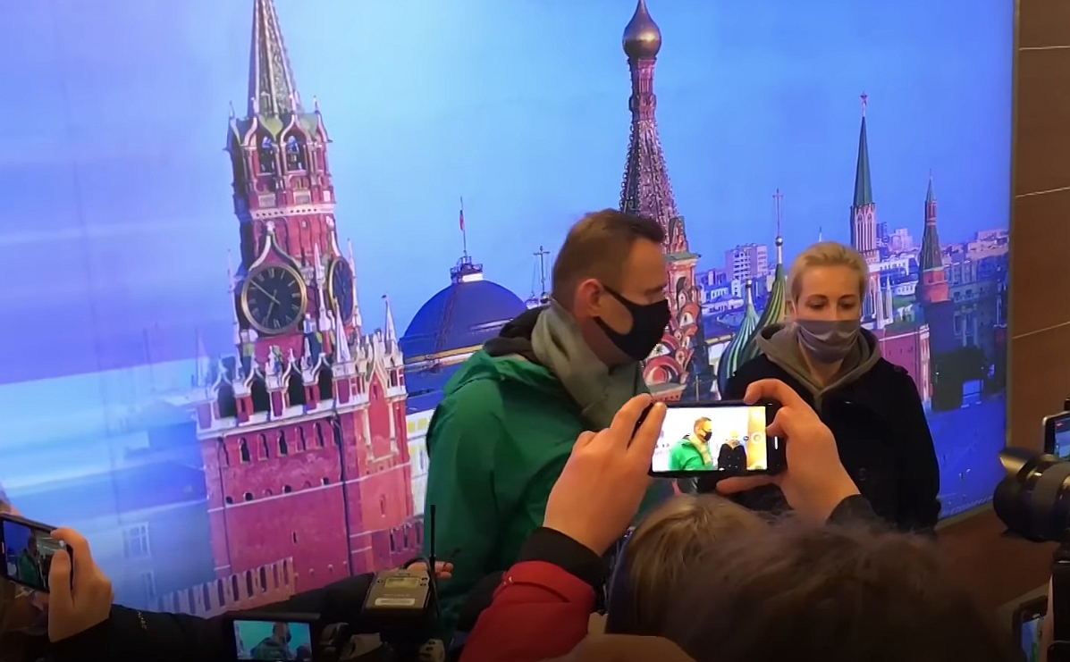 Стоп-кадр из видео в YouTube Навальный