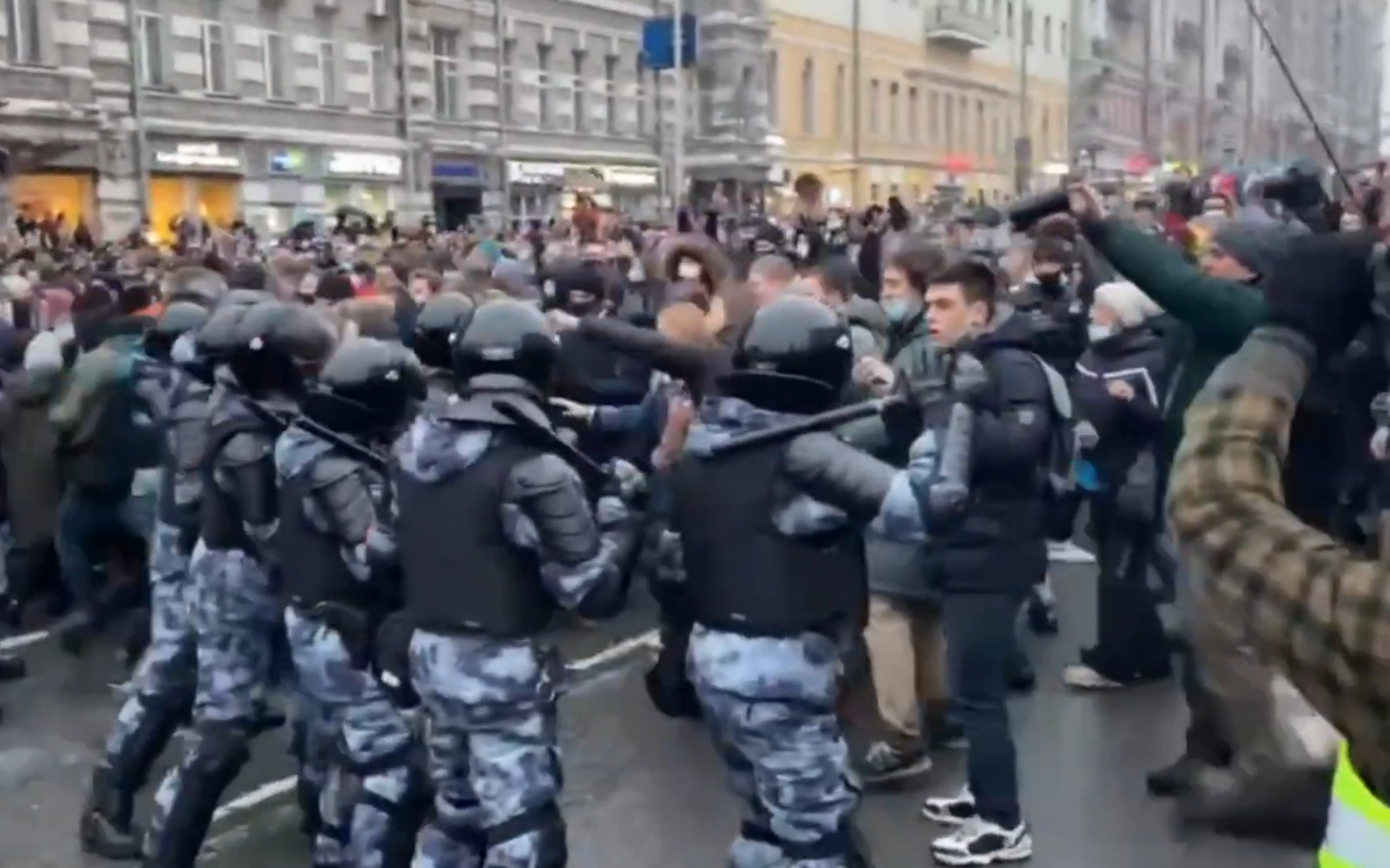Стоп-кадры из видео