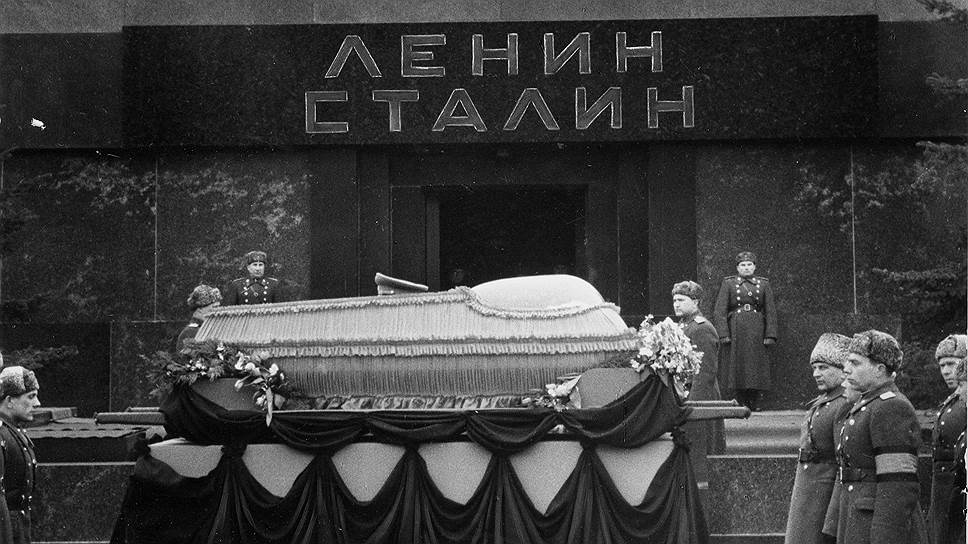 Похороны Сталина 9 марта 1953 года. Фото: Дмитрий Бальтерманц, фотоархив журнала «Огонек»
