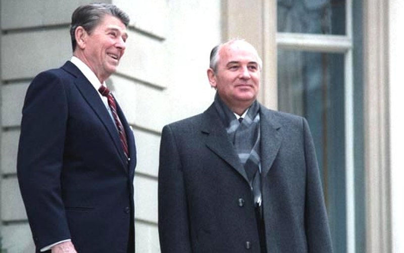 Михаил Горбачёв и Рональд Рейган. 1985 год. Фото с сайта reagan.utexas.edu Михаил Горбачёв и Рональд Рейган. 1985 год