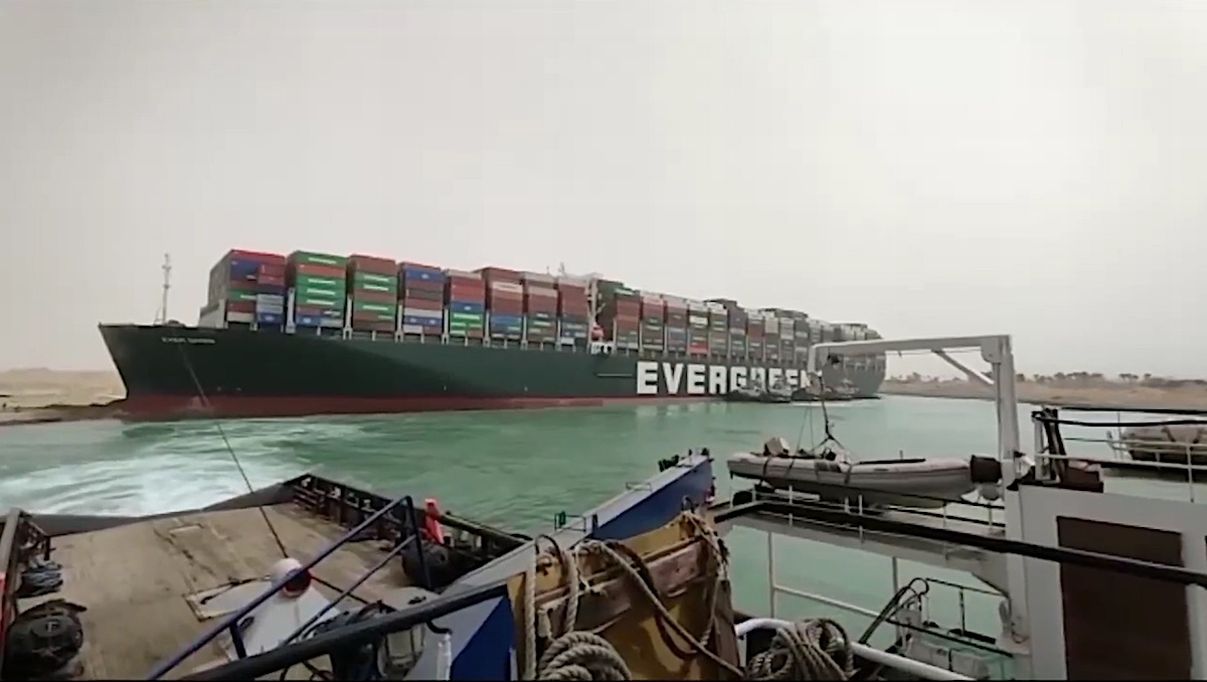 Фото с сайта gcaptain.com Суэцкому каналу нужны альтернативы