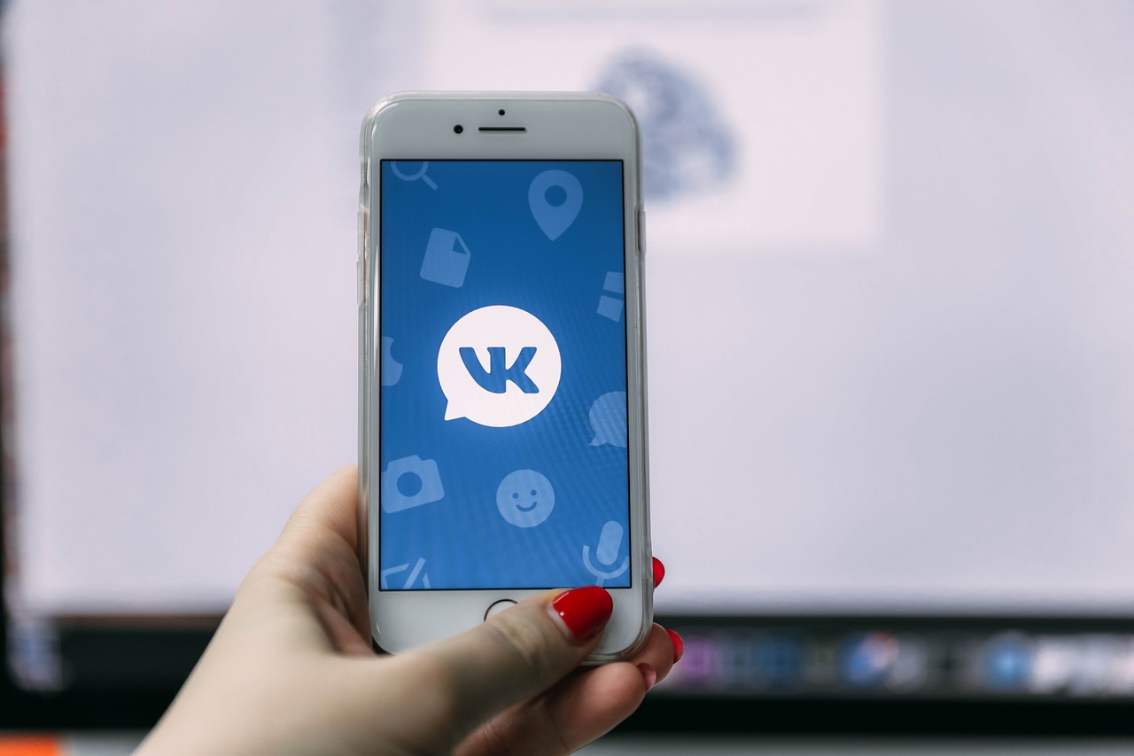 Можно ли скачать фотоальбом из Вконтакте полностью? | KM.RU