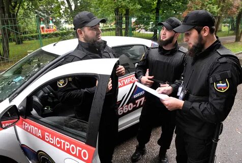 Фото с сайта troiskmsk.bezformata.com Бородатые кавказские «опричники» блюдут порядок в Троицке