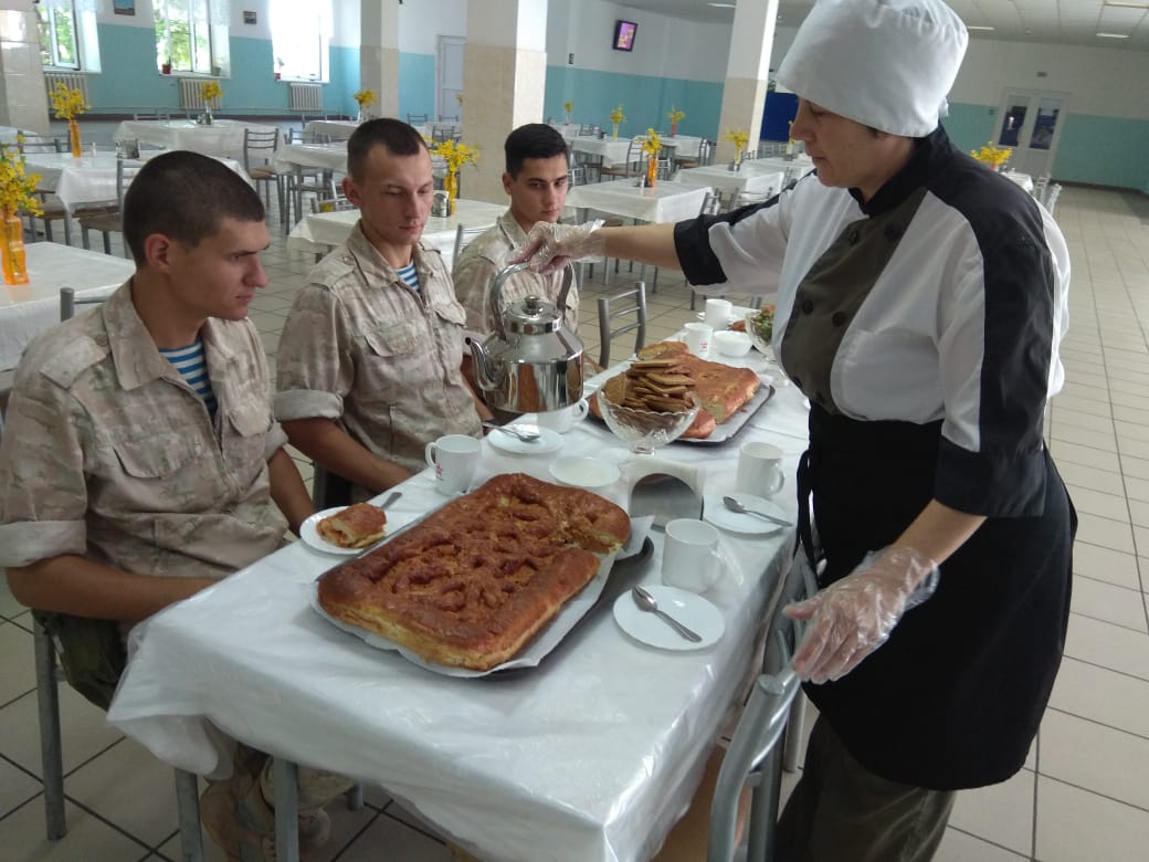 Примите поздравления за чаем с пирогами