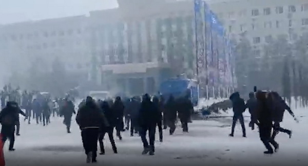 Волнения в Казахстане. Стоп-кадр с видео Мятеж в Казахстане: ущербность постсоветской государственности и ход на упрежден