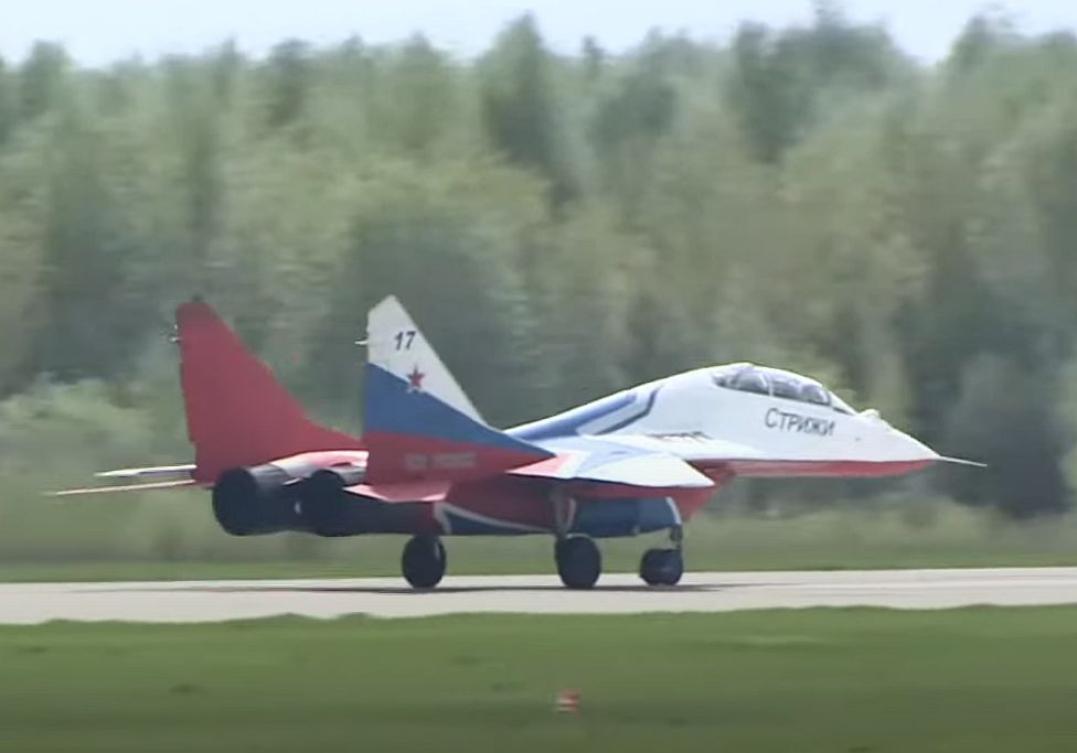 Стоп-кадр из видео Соцсети и стоп-кадры из видеотрансляции